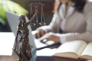 ¿Cómo pueden ayudar los abogados de De Castroverde Law Group con un reclamo de compensación laboral en Las Vegas, NV?